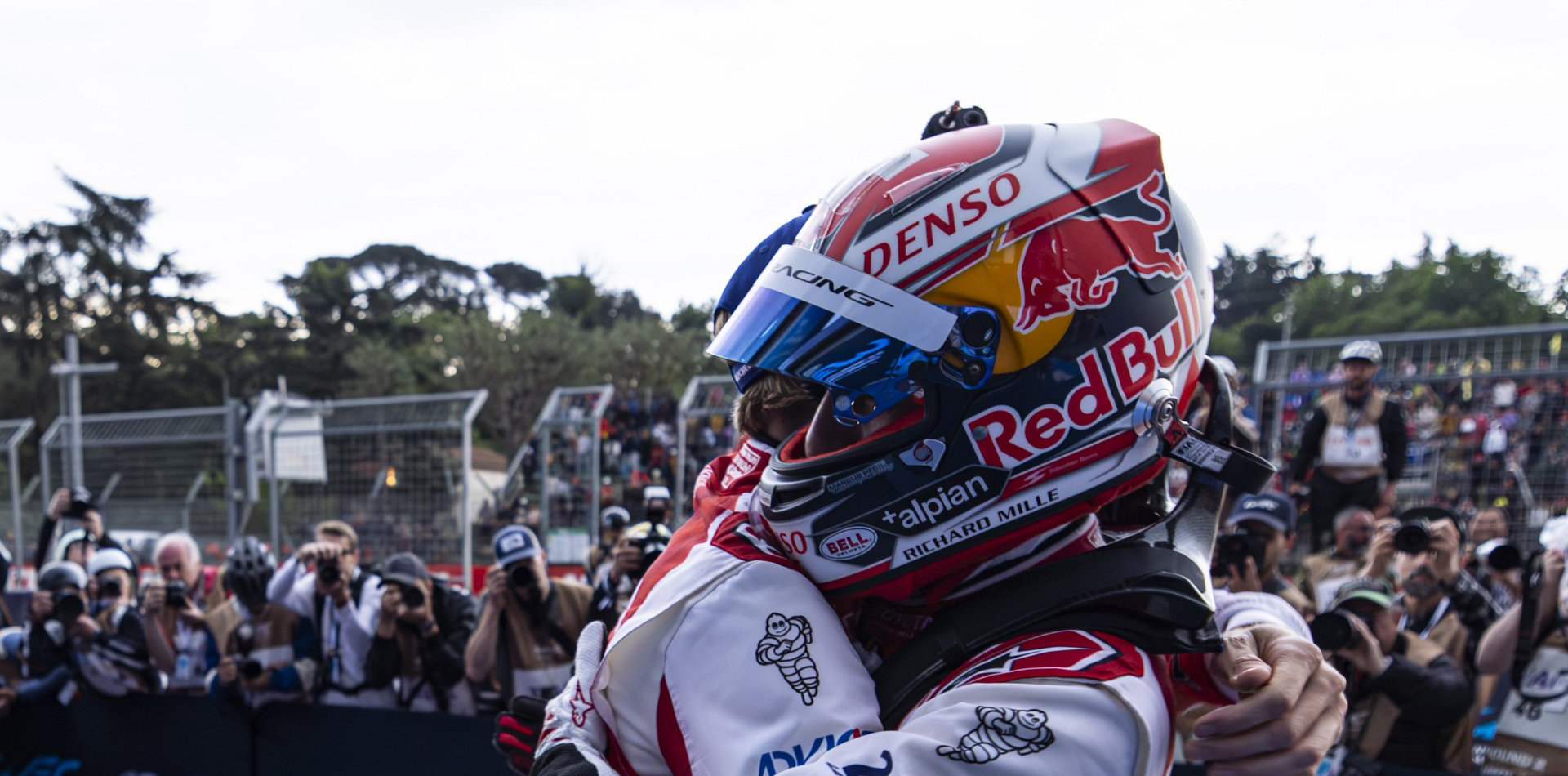 Automobile and Karting Racing Helmets | BELL RACING